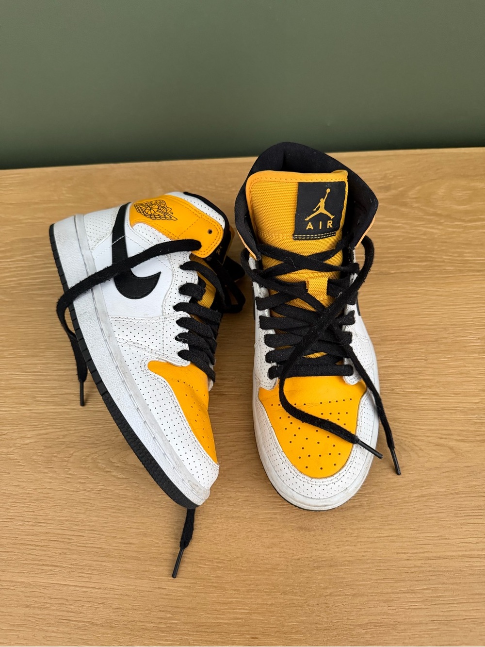 Jordan Men’s Sneakers - White/Yellow/Black